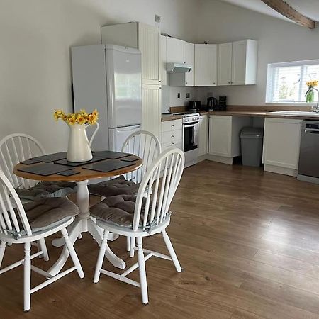 2 Bedroom Cottage In Old Town Swindon Eksteriør billede