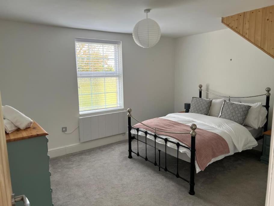 2 Bedroom Cottage In Old Town Swindon Eksteriør billede