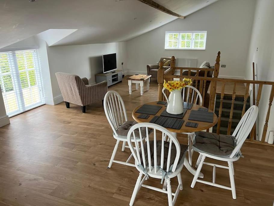 2 Bedroom Cottage In Old Town Swindon Eksteriør billede